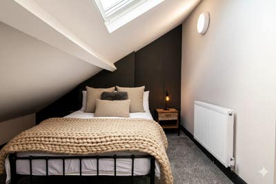 DISCOUNT: Attic Room & Ensuite for Rent in NG4  Main Photo