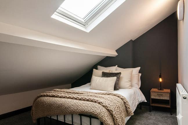 🍃🦋Modern Cozy Attic Room for Rent in NG4 Main Photo