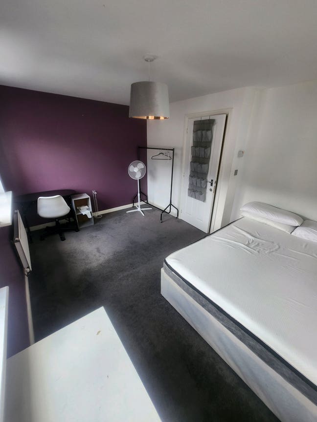 4bed Whole House to rent Main Photo