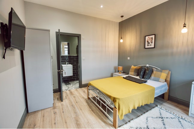 Spacious En-Suite Room Main Photo