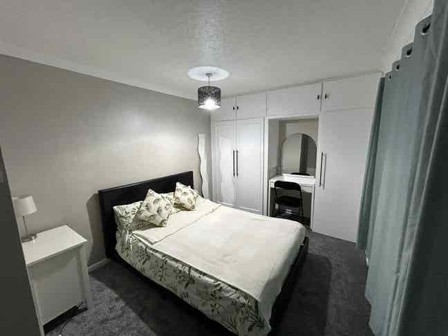 Double room available for 1 female  Main Photo