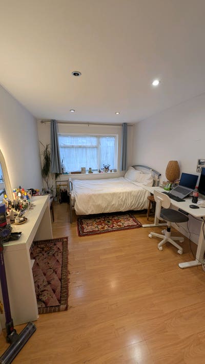Large Double Room near Pitshanger Park Main Photo