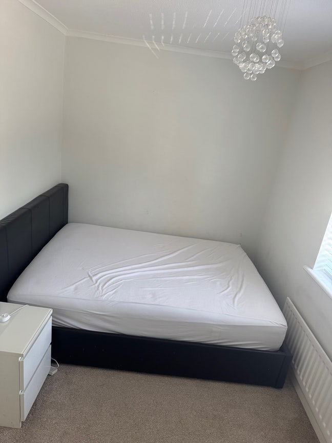 1 small double room for female only Main Photo