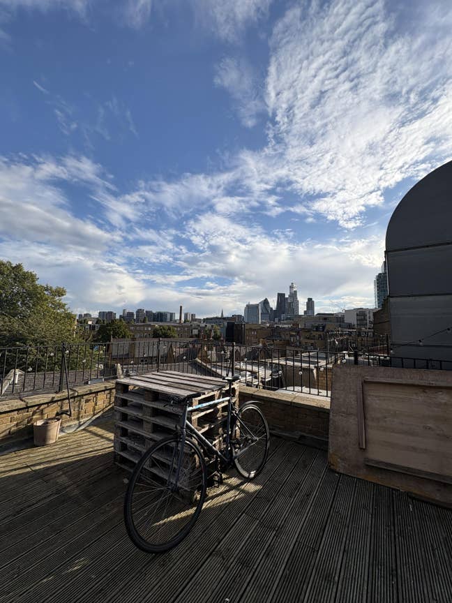 Top floor double room - Shoreditch - 1st Nov  Main Photo