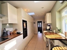 Double room available in TW19 6AJ Main Photo
