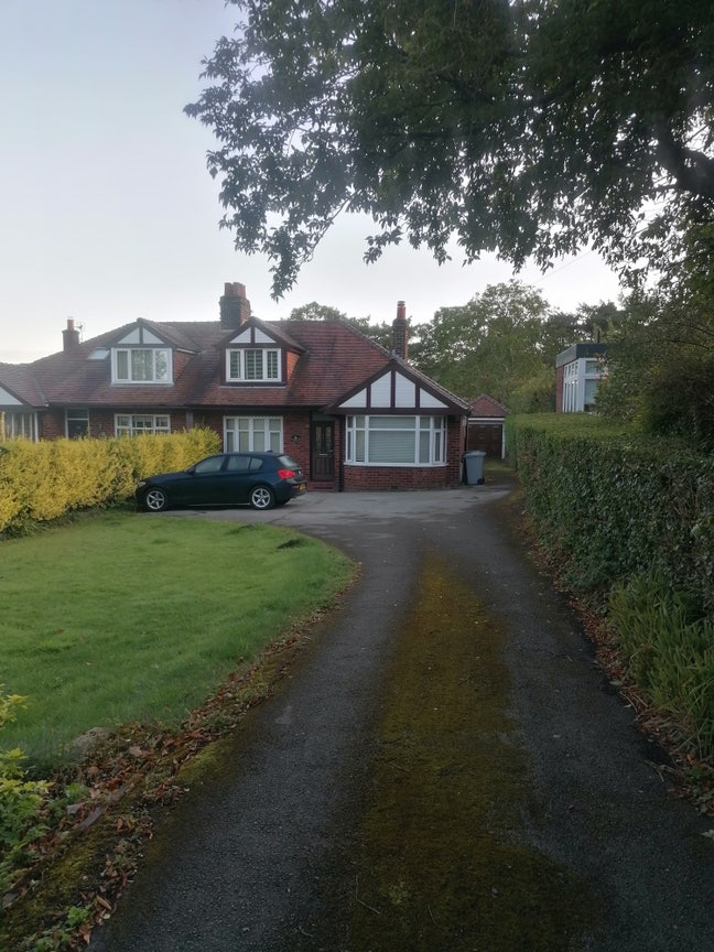 2 double rooms available. Unfurnished or furnished Main Photo