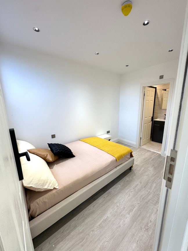 Lovely En-suite Room Main Photo
