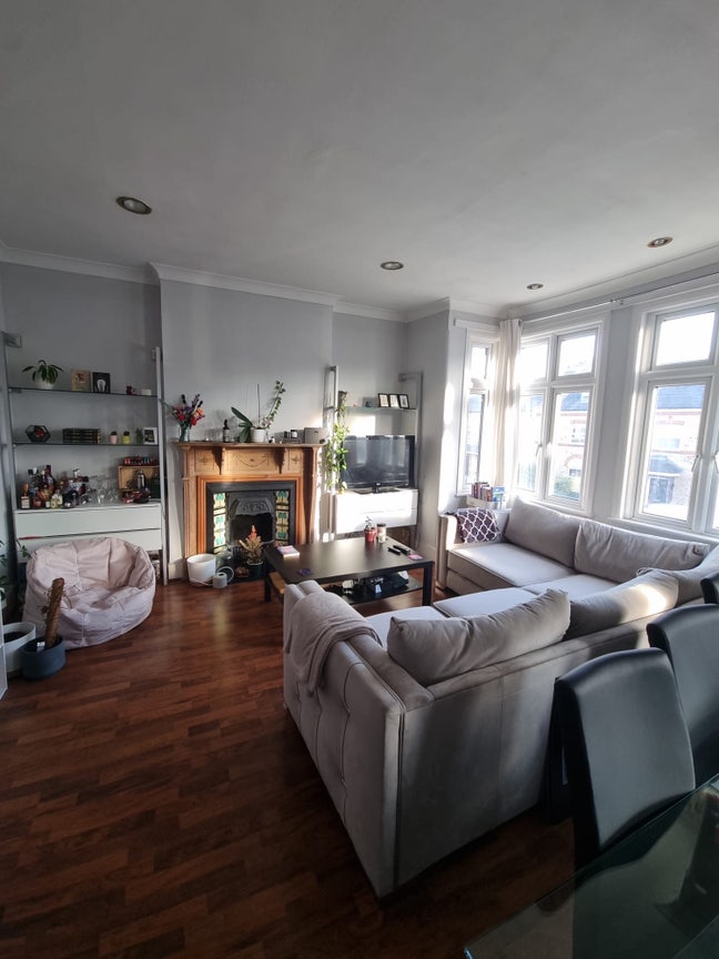 One room available in 2 person share 💖 Main Photo