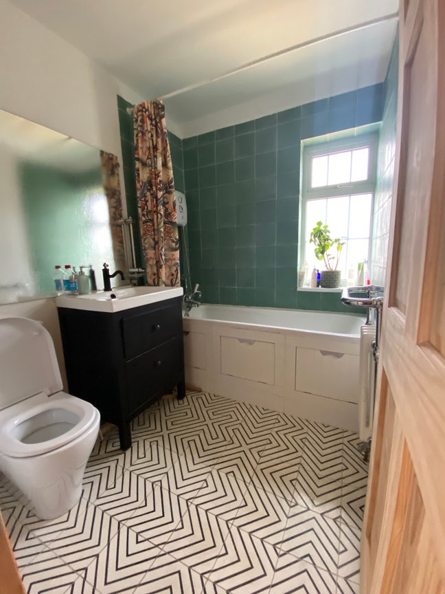 Single room available  Main Photo