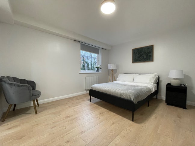 Ensuite large room in a modern house  Main Photo