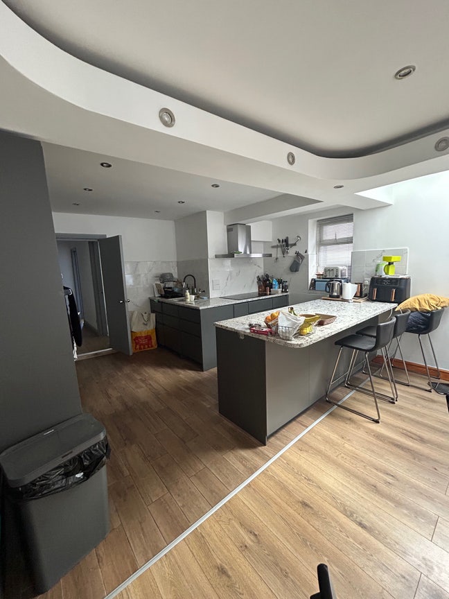 Large en-suite room in east Croydon  Main Photo