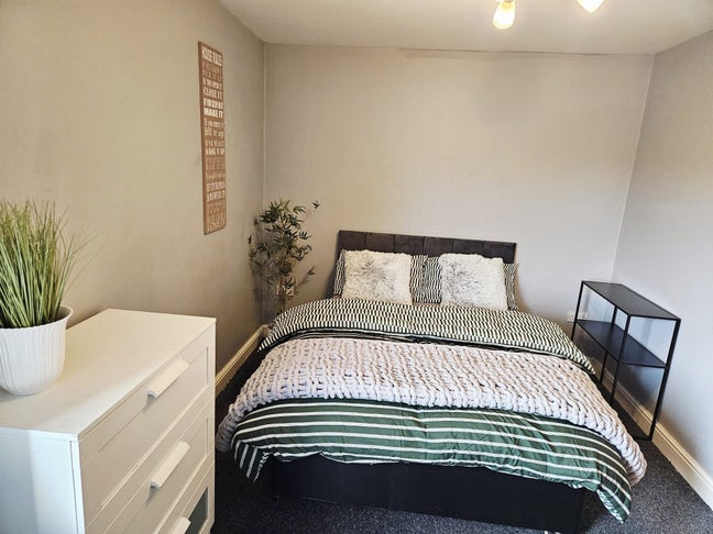 APT 2 Beautiful Fully Furnished Main Photo
