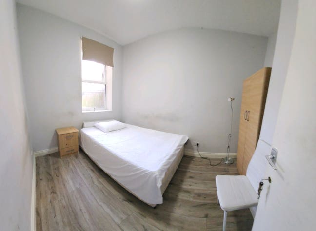 Bright medium double great location  Main Photo