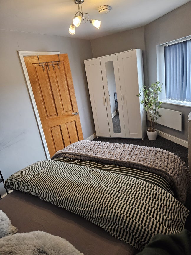APT 2 Beautiful Fully Furnished Main Photo