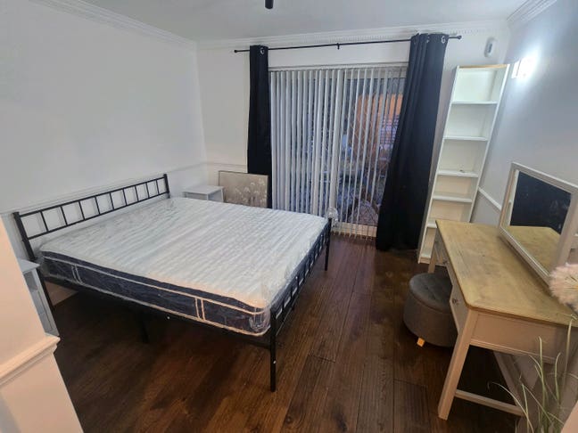 Unique Bedroom with garden Main Photo