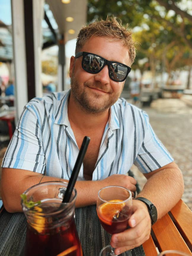 34 Y/O professional looking for self contained  Main Photo