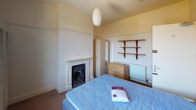 Spacious fully furnished Room for 1  Main Photo
