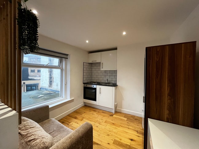 Cosy Self Contained Room Available Now! Main Photo
