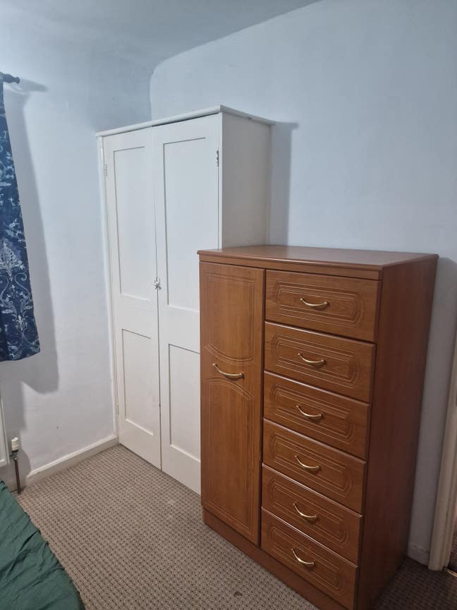Spacious Double Bed Room All Bills Included Main Photo