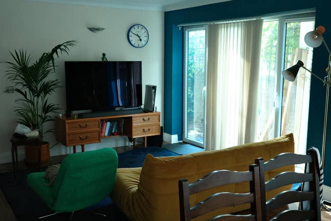 Bright Double Room with Private Bathroom Main Photo