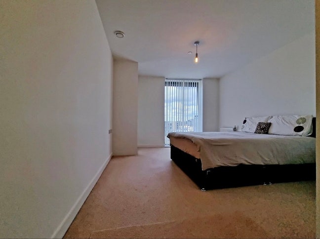 1 Large bedroom to share Main Photo