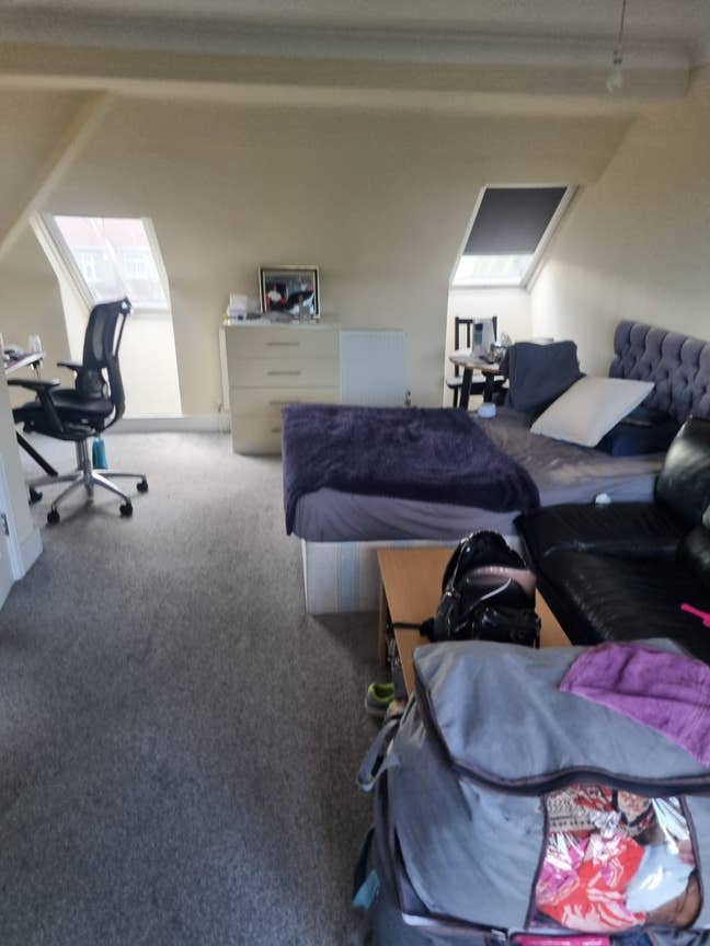 Private En-Suite Loft Room  Main Photo