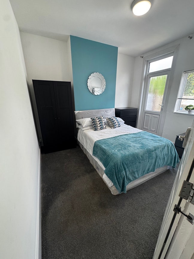Suitable for working/universal credit tenants  Main Photo