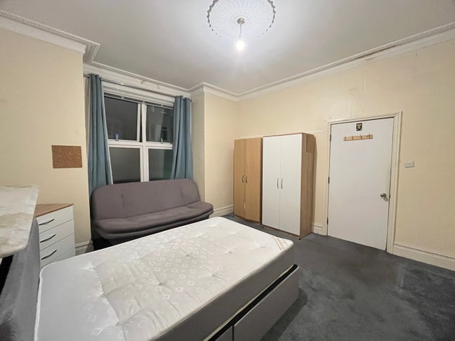 Big Double room in Putney - 5 mins to tube   Main Photo