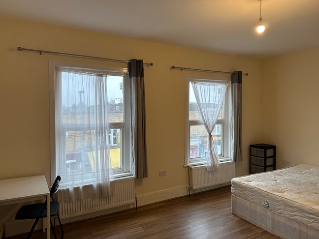 1 x Large Double Room & Single en-suite Room Main Photo