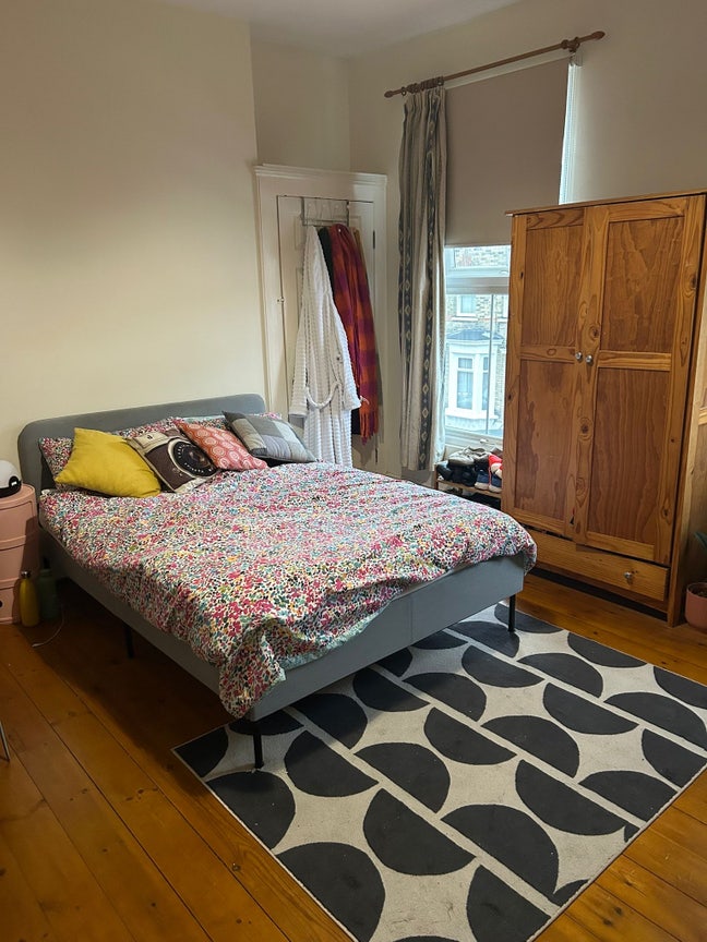 Spacious (affordable) rooms, N19 - early Nov Main Photo