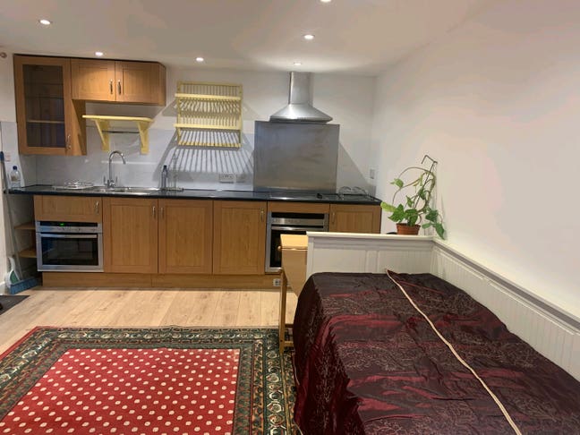Studio in Ealing Main Photo