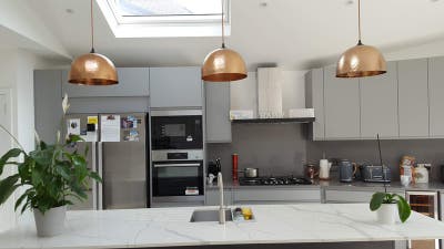 2 Double Bedrooms sharing one bathroom  Main Photo