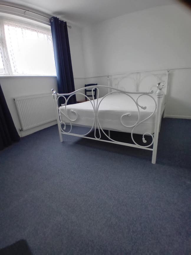 Double room in a shared house  Main Photo