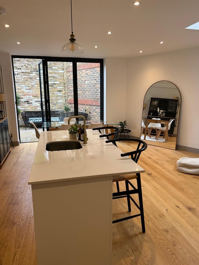 Luxury 2 bed in the heart of Earlsfield  Main Photo
