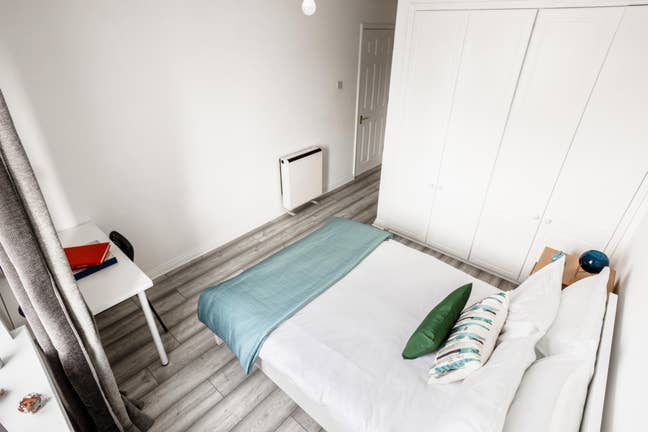 Grand Double Room in a Sophisticated Apartment Main Photo