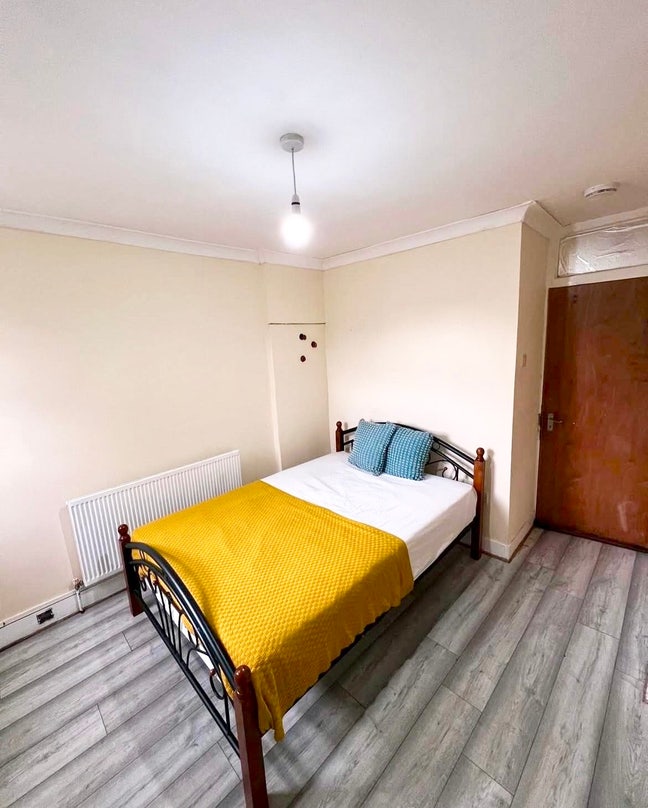 Cozy Double Room One Min to Dollis Hill Station Main Photo