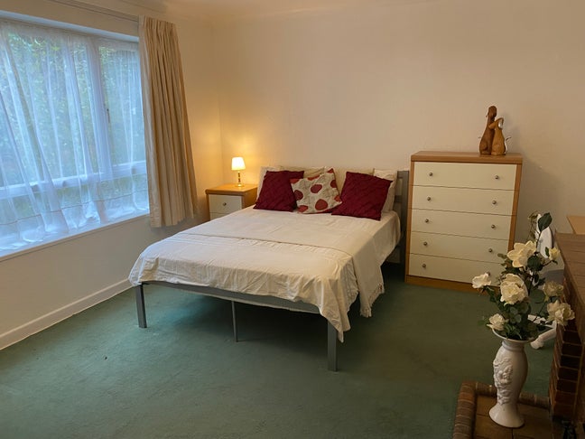 Large Double Room in a Great House Share Main Photo