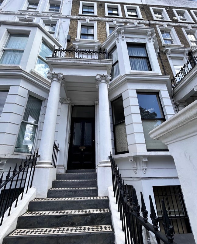 2b3b in earls court Main Photo