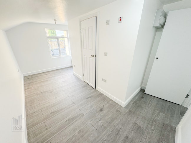 Studio to rent in Stoke Newington Main Photo