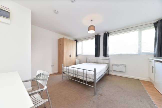 Furnished Double Room with Ensuite  Main Photo