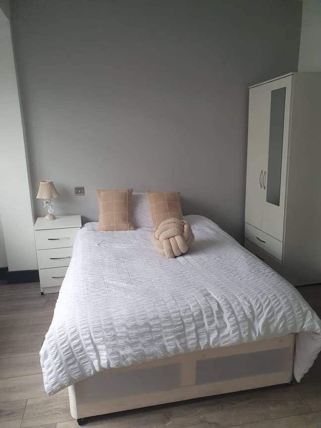 DSS-Studio Flat Available in Ashford Sunbury TW16 Main Photo