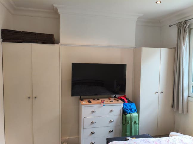 Double room available- 2 bed flat in SW19 Main Photo