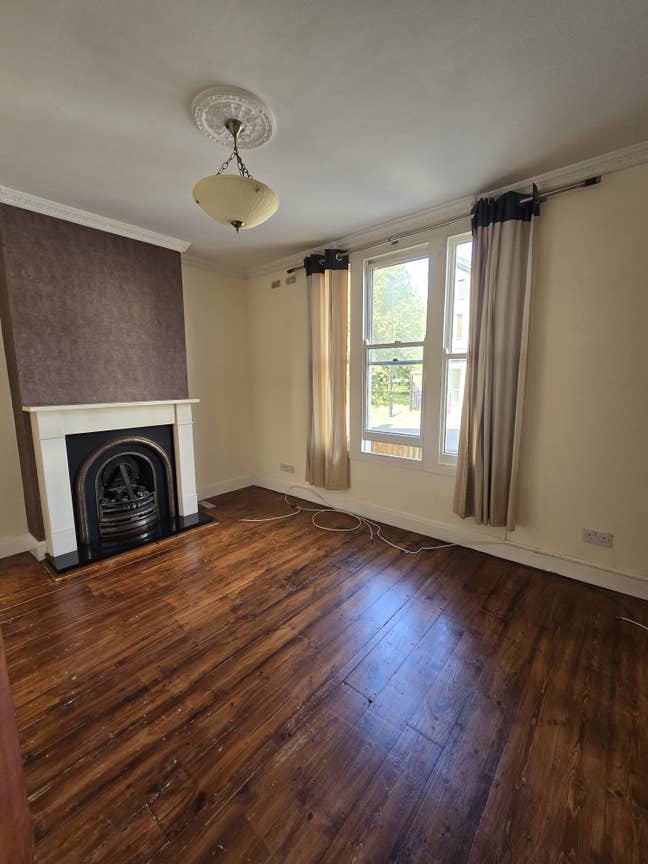 Victorian 2–3 Bed House with Parking – Hanworth Main Photo