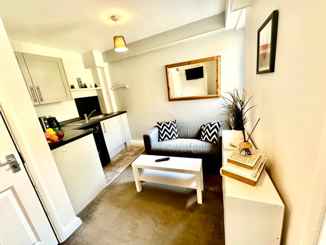 1-Bedroom Studio Duplex - All Bills Inc Main Photo
