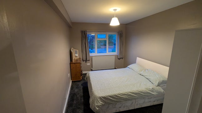 Bedroom & another room in quiet house Main Photo