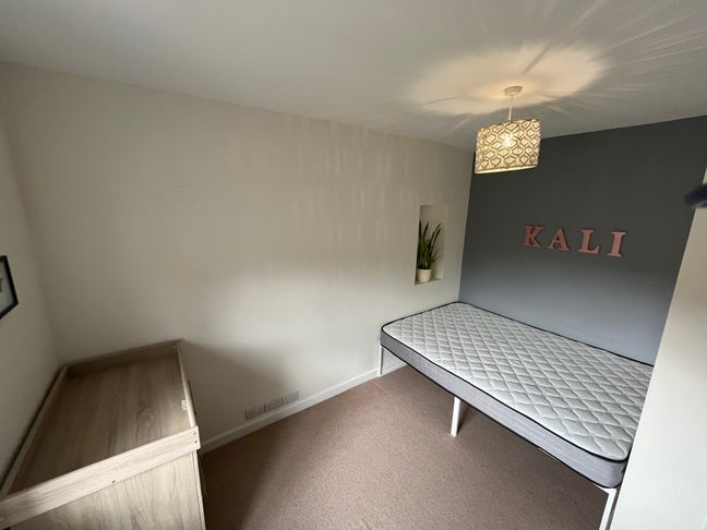 Double room, in a quiet peaceful home.  Main Photo