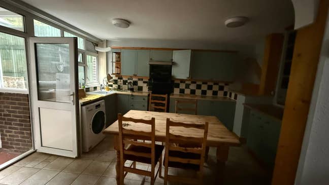Spacious Double Room In Dorking   Main Photo