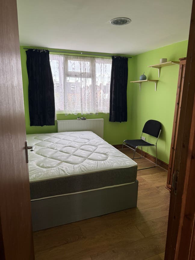 Room available in Leyton  Main Photo