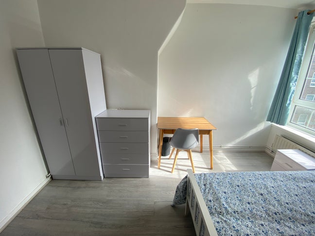 Amazing Location ! Zone 1 ! Spacious Double ! Main Photo