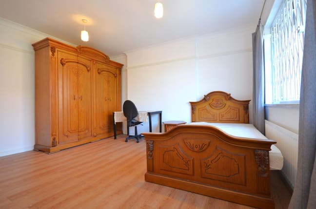 Spacious Ensuite Room in Modern 6-Bed House Share Main Photo